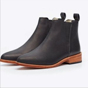 BRAND NEW IN BOX NISOLO Classic Chelsea Boot